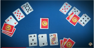 پخش شدن کارت‌ها توسط دیلر در بازی شت هد و کارت‌های سهام