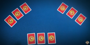 پخش شدن کارت‌ها توسط دیلر در بازی شت هد